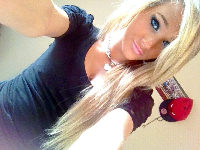 ReniePingeon's profile picture. I want a relationship where we can act like idiots, talk about the most random stuff, share music, and never get tired of each other.