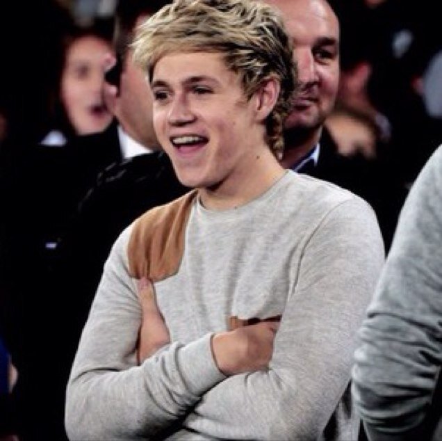 follow @ZARRYSAUROUS & @perksofhoranx bcs we gave u this free follow :)