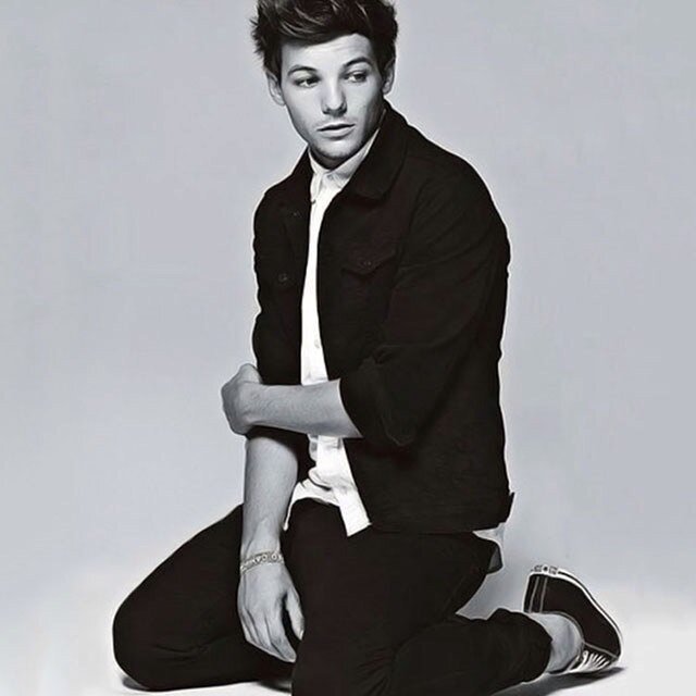follow @perksofhoranx & @ZARRYSAUROUS bcs we gave u this free follow :)