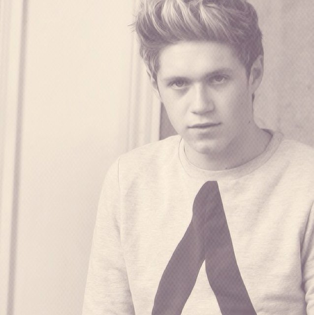 follow @ZARRYSAUROUS & @perksofhoranx bcs we gave u a free follow :)