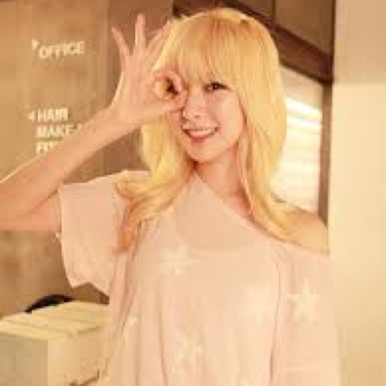 》@rainbowsrp《 #green | helLOVEnus's lead vocalist Alice |90L|Pretty Alice in wonderland| I'm your venus~ *wink* Do you want some tea~ #VirtualClone