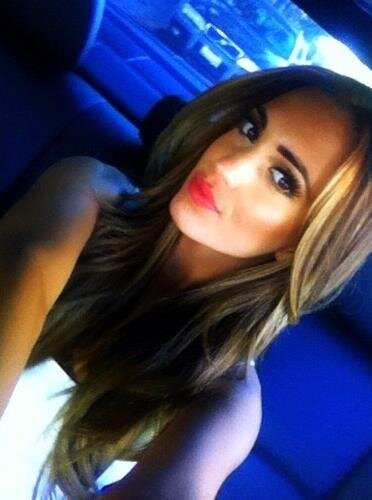 EvelynRedfearn's profile picture. I can't control my feelings, but I hate how my feelings can control me.