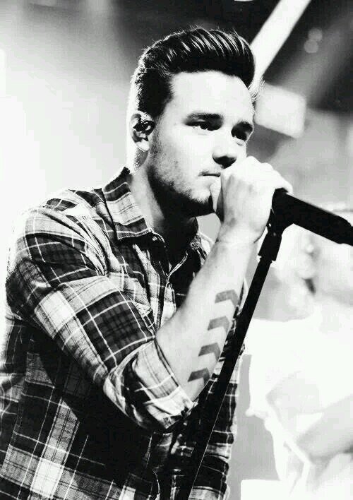 Follow my real acc : @bloodxfharry ;) Or Rt : http://t.co/RYUzP97f09… or I unfollow