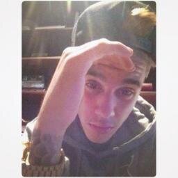 I love Bustin Jieber so much!! HE IS SOOOO MEANNNN!!!!! x333333