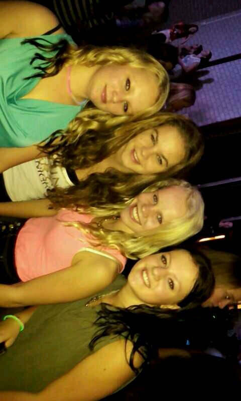 15 | hvc | LoveMeSister @Lizadegrootx |  blond haar blauwe ogen en 1,66m | Nummer vraag je maar x