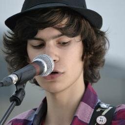 #Guitarist player in a #SkaPunk band
#Muse, #Franz Ferdinand, Artic Monkeys, The Bloody Beetroots, Tryo, #SkaP, -M-.