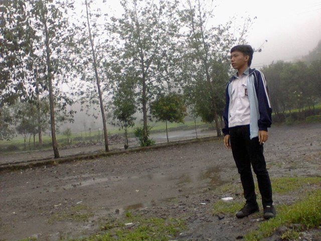 Fik291Zanuar's profile picture. Jangan pernah memberikan harapan palsu kepada orang yang benar-benar mencintaimu