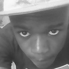 beats headfones are my favourite.born in kenya and trying to make as many friends as possible.did i just sat tht???