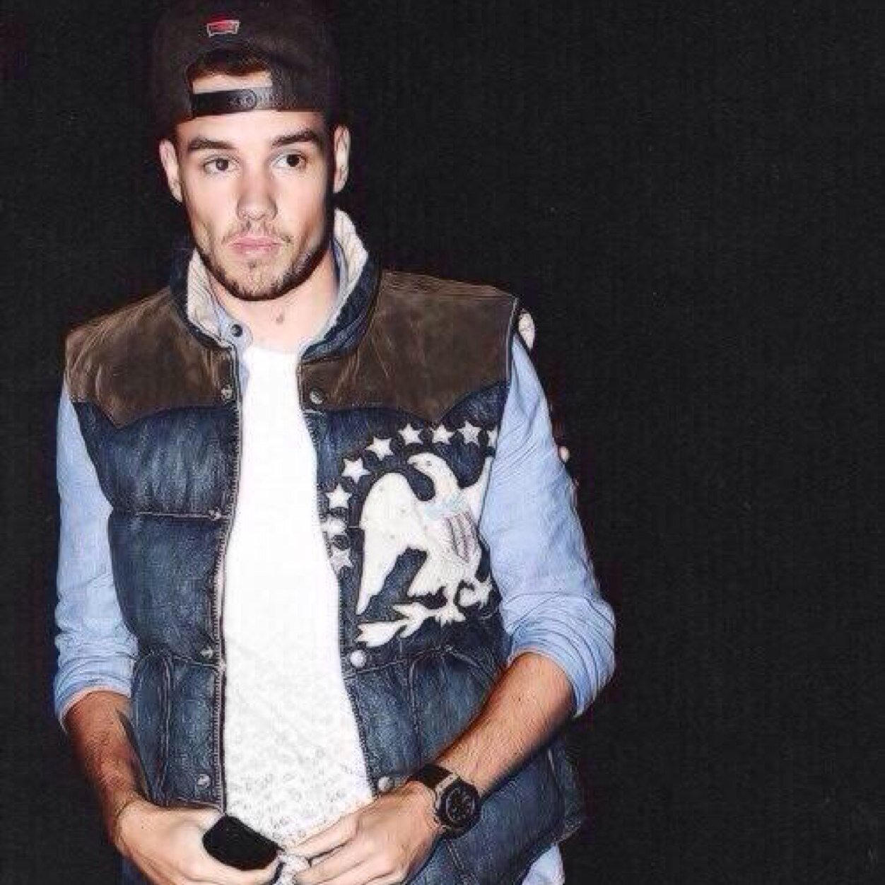 Boy Directioner and Janoskianator❤|Maria❤️Giulia❤️Emma❤️Jess❤️Georgia❤️| James/5