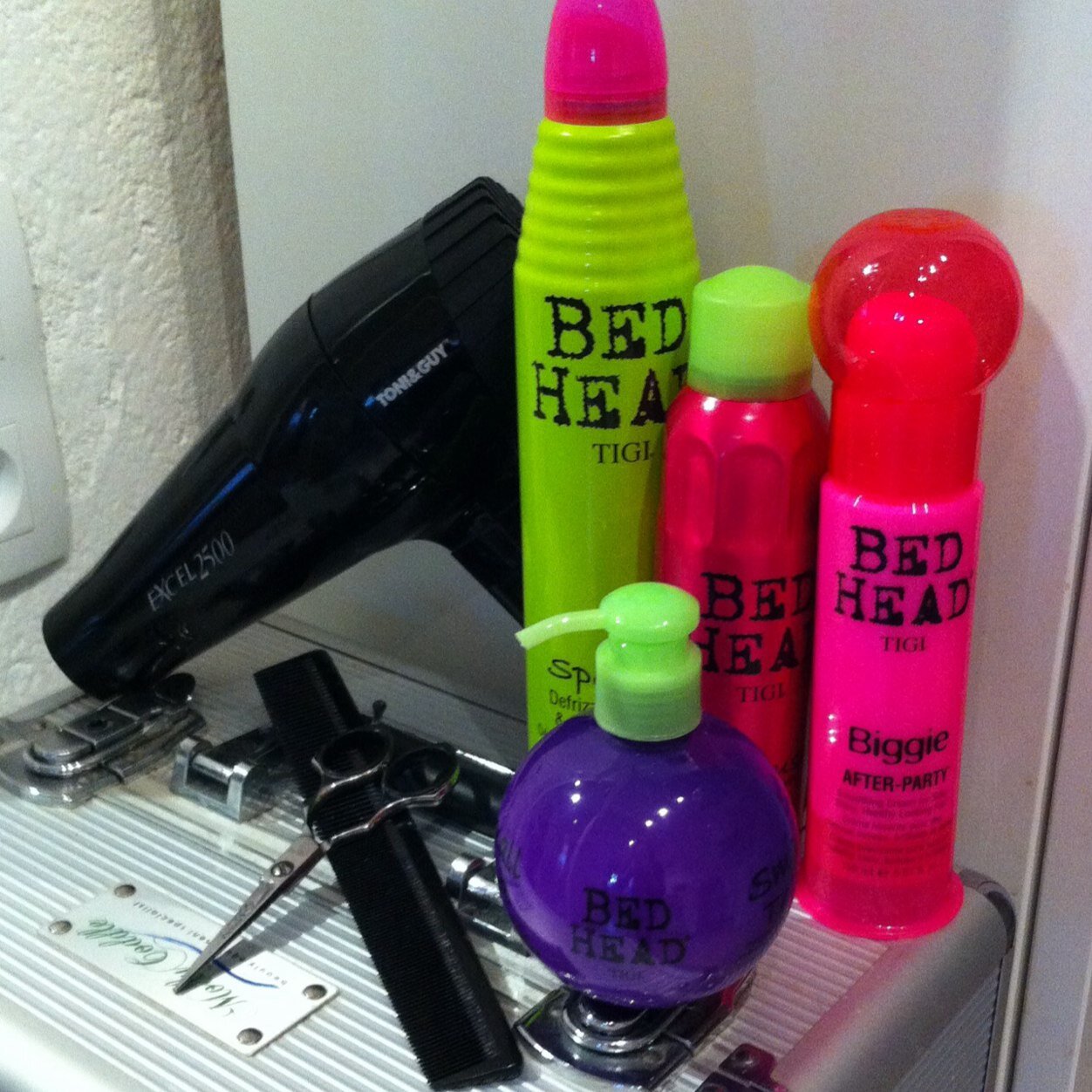 'An English Hairdresser in France' working from my salon in the Gironde & tweeting tips to keep your locks looking fantastic.