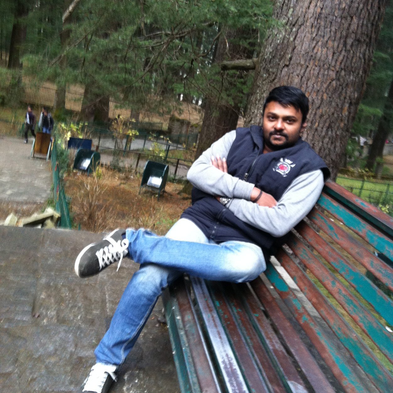 Jo sahi hai, uska saath;
Jo galat, usko lath