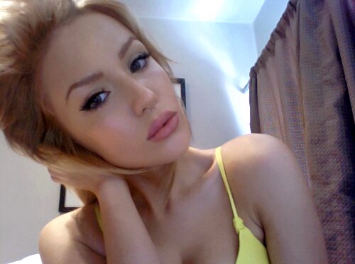 BobetteKenny's profile picture. The annoying feeling when you're waiting forever for a text, and then you realize you're the one who didn't reply.