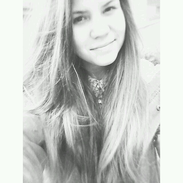 I'm a @NiallOfficial's wife ♥ #Directioner #Belieber #LarryShipper #Sheeranator #LM I love my idols,they're my life ♥ What's more can somebody want from life? ♥