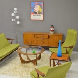 Decennia design is a big vintage (50's/60's/70's) shop (1.950m2) with over 2.000 adds on our website http://t.co/3IDGwnOLJm