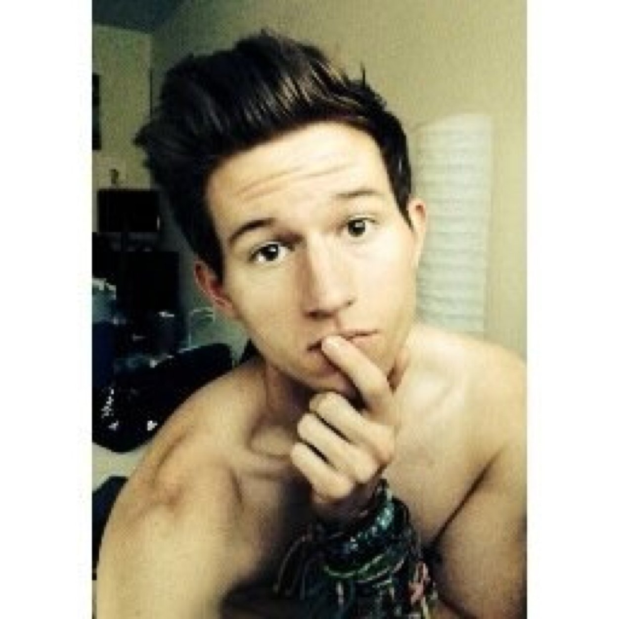 free follow for all the niggas who got followed by ricky. (follow me @SEXBOMBCALUM ily ☻)