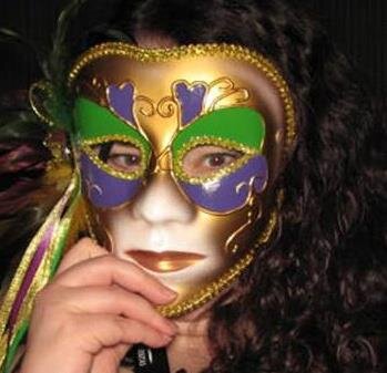 Frequent cube dweller and sometimes CG artist, bellydancer, and storyteller.
