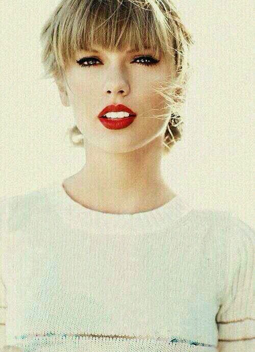 Cuenta de apollo a la preciosa cantante Taylor Swift desde España, tenemos un sueño:  #SpanishSwiftiesNeedRedTour ♥♪∞