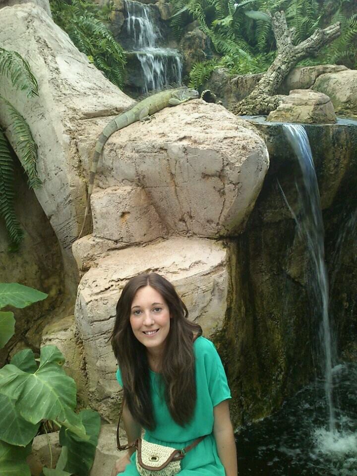 CyntiaHJ's profile picture. Aficionada a la lectura, al cine, a la fotografía.