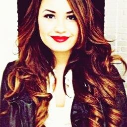 maridicapprio's profile picture. Apresento-lhe minhas armas: Sorriso no rosto, pensamento forte, cabeça erguida e esperança em dias melhores.