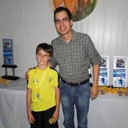Sou colorado , comida preferida é pizza, jogo no Veterano, pretendo ser jogador de futebol profissional ,sou humilde além de tudo .