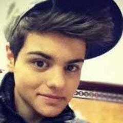 Amo a Abraham mateo♥,me encanta escuchar musica(sobretodo de abrahama mateo),me gusta bailar y tambien me gustan los animales♥ :)
