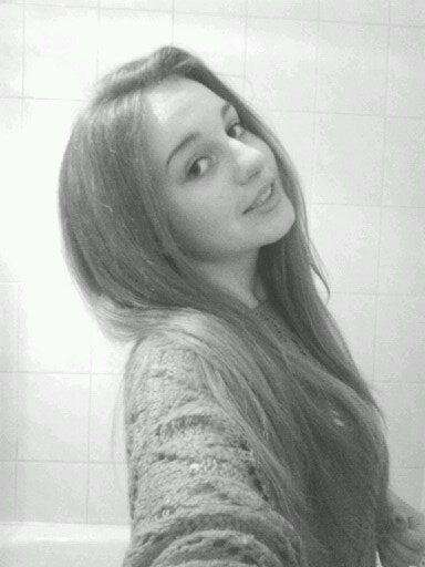 Hii! I'm a Directioner and i love horse! My love is Rozmaring a little pony and i'm a ponygirl!