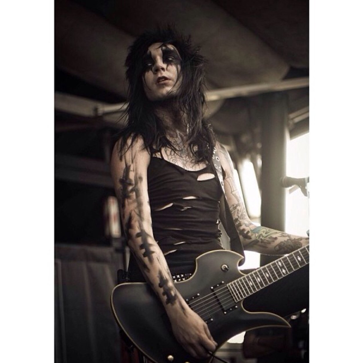 Scars in our faces are showing the traces 丰 Bands&Cosplay | Full time nerd✌ ️