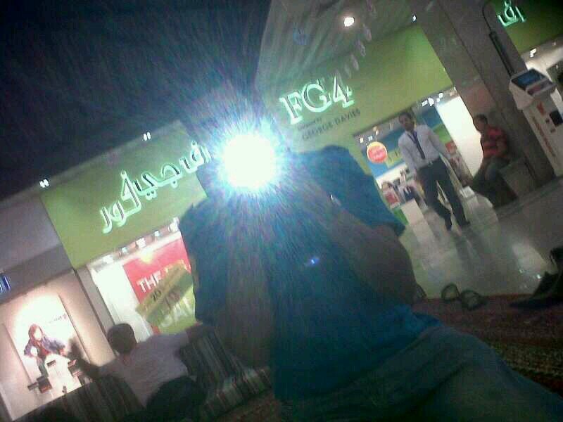 فيه ناس من كثر مايرسل رسايل حزن 
تحس لو يعطس.
.يقول آه يآزمن خلني أعطس وانا ماني مزكم