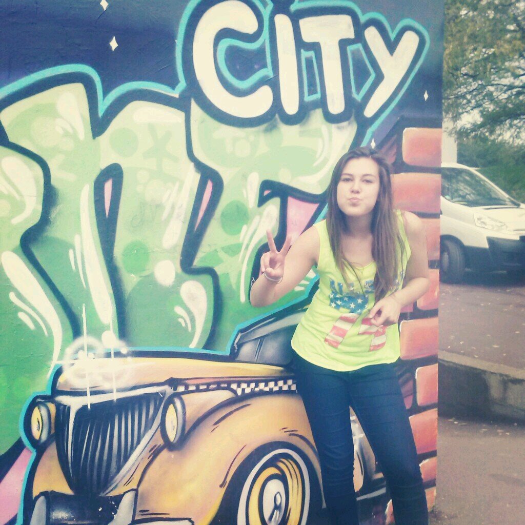 ChloeHo70086545's profile picture. Conne, débile, folle, lunatique, arrogante, gentille, bref, c'est ma bio.