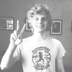 hiiii there! please follow @fajitaluke because she gave you this free follow! love you lots x