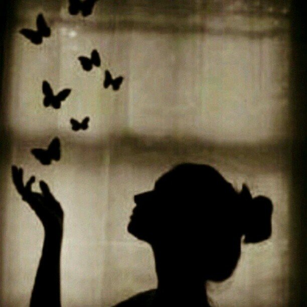 ‏مسلمه ..سنيه..عراقيه..بكلوريوس لغه انكليزيه ..مواليد 87..احب التصوير ^_^