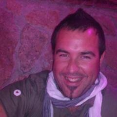 Soy maestro especialista en educacion fisica e inglés y me considero un profesor ecléctico, mis clases se convierten en un laboratorio donde nadie se equivoca.