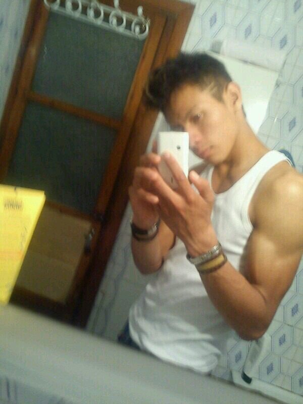 ^^sigue mirando para adelante no mires asi atrás^^
                          19/10/2013
                           TE QUIERO
                   siempre