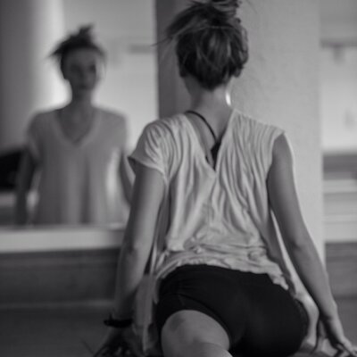 Profile Picture of Emma Mackey (@EElizaM) on Twitter