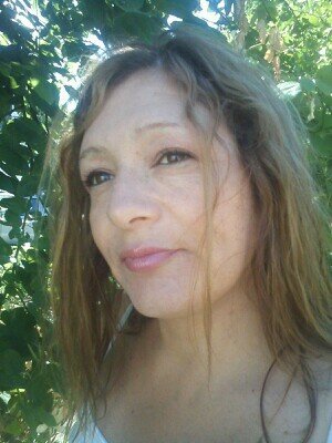 una mujer simple y natural