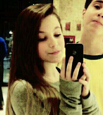 ~* Ela quer alguem que leia o seu sorriso antes de olhar o seu decote *-*Maninha te amo @10Malvada ♥ Solteira :/