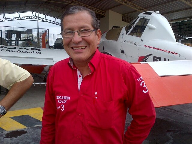 Ingeniero, Agricultor, Campesino. Ex- Gobernador de Los Ríos. Radiodifusor y orgullosamente MONTUBIO!