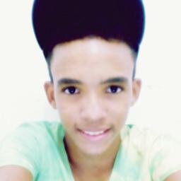 Estudante de 15 anos Baiano, adoro sempre ta sorrindo, está cantando é o que sempre mim fez feliz, e espero realizar meu  grande sonho.