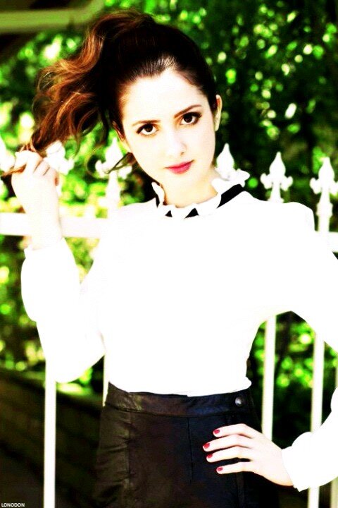 Hey!! I'm Laura!! I play Ally Dawson, on Disney Channel's Austin & Ally!! Gogurt is life!! [RP/Single]