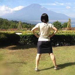 かぶれやすく、飽きやすい人間ですが、常に明るく前進！ 知を敬い、言葉の癒しパワーを愛しています。 座右の銘は「念じれば通ず」。ピアノは中3まで習っていた再開組（現在は独学）。ピアノが大好きな気持ちを大切に走ります！