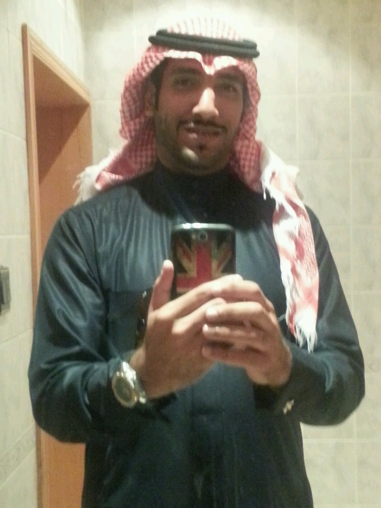آيَ شخص يحاَول يسعٍدني بأيَ طريقه جعلہ مَايشوف الحزن بحياتہ♡♡