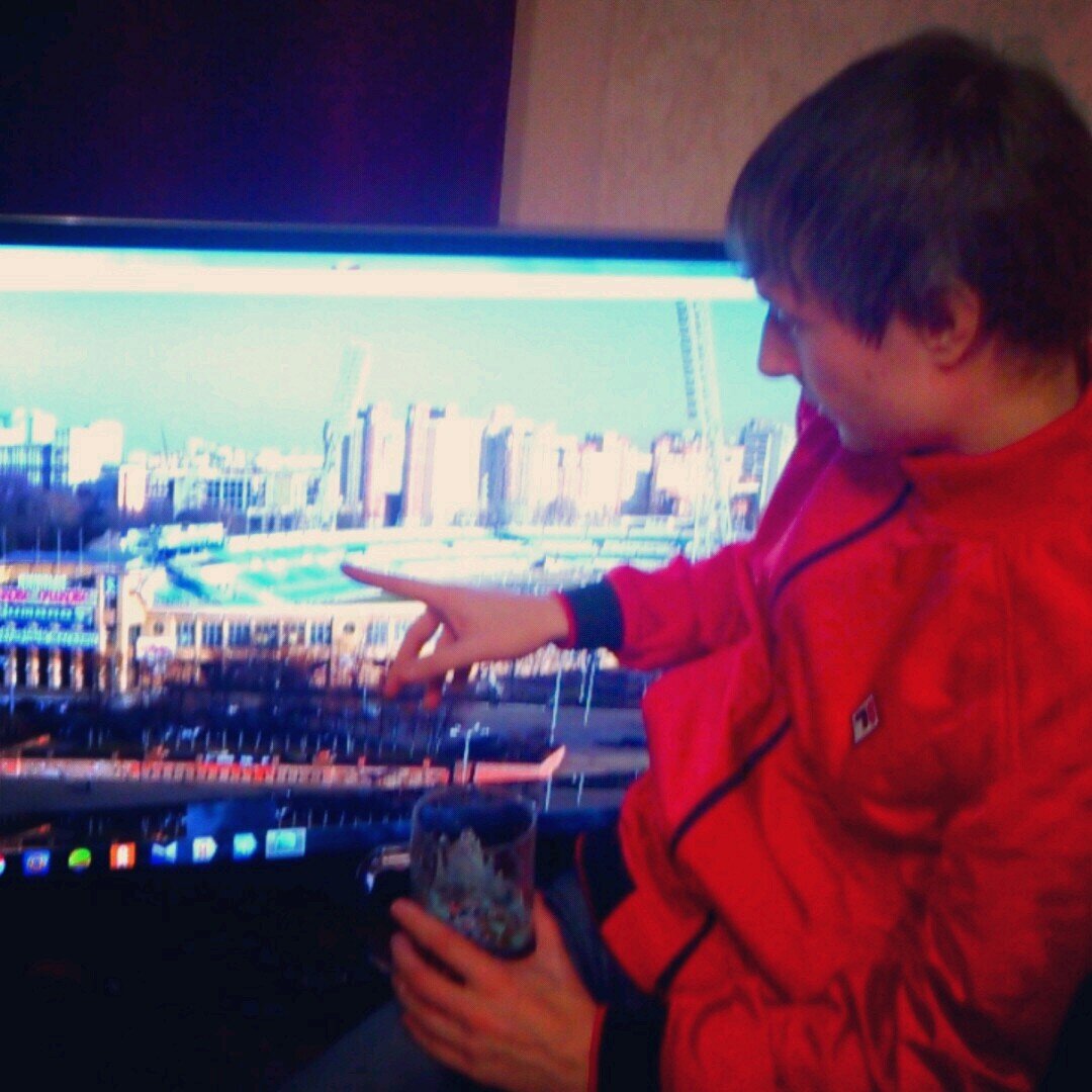 Shmel_Ilija's profile picture. Люблю классический западный рок, британский современный рок, болею за Динамо Москва, из литературы нравится научная фантастика, исторический роман.