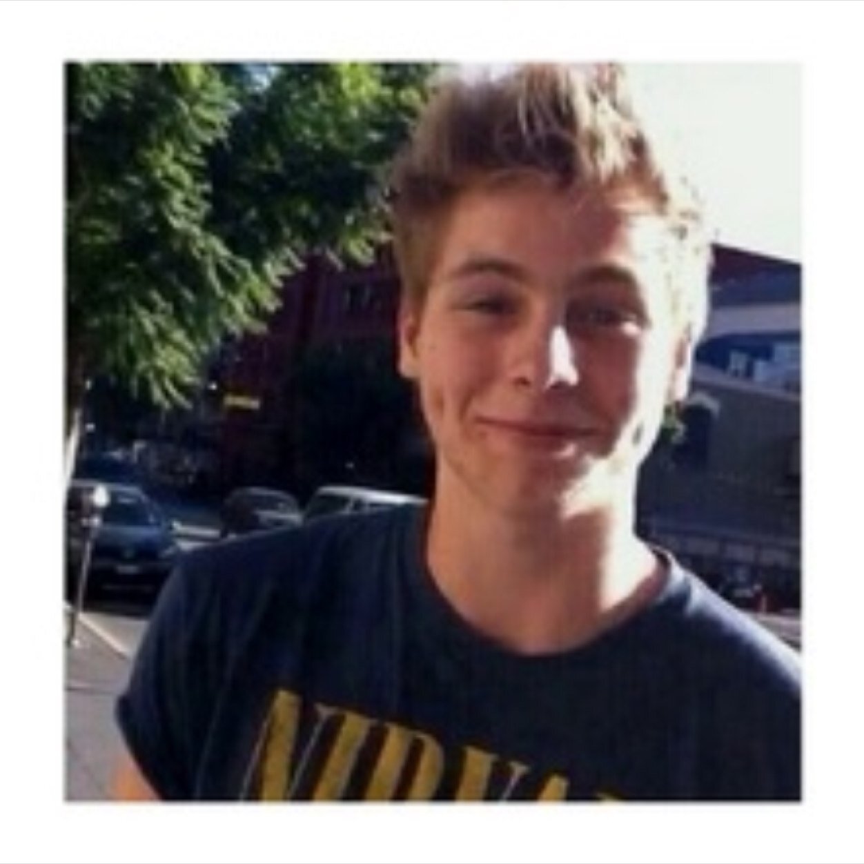 please follow @narryscupcakes :))))