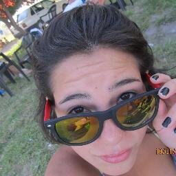 violetasaavedr2's profile picture. noo se puede tener todo en este mundo, 
por eso sólo me conformo 
con un beso, con un beso tuyo 
en mi camino es todo frio y oscuro 
pero sin tu amor...♥ ♫♪