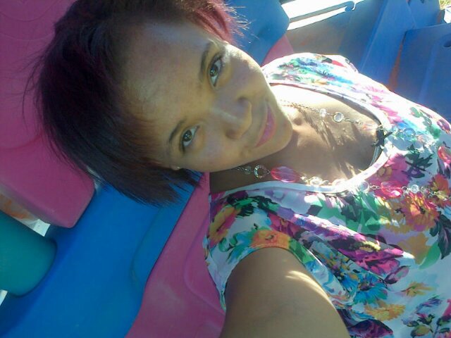 I love to sing,chat and spent time with my friends nd family nd I'm singel soo follow me for more @roshieda2