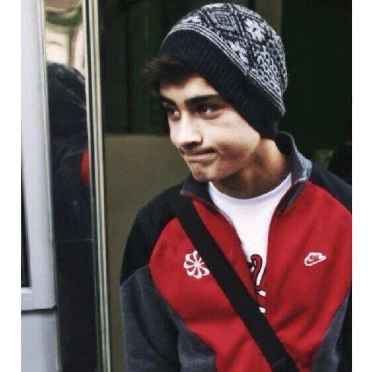 Just wanted to tell you that youre so beautiful and i love you so much. Thank you for being alive x ~@narrysnapback