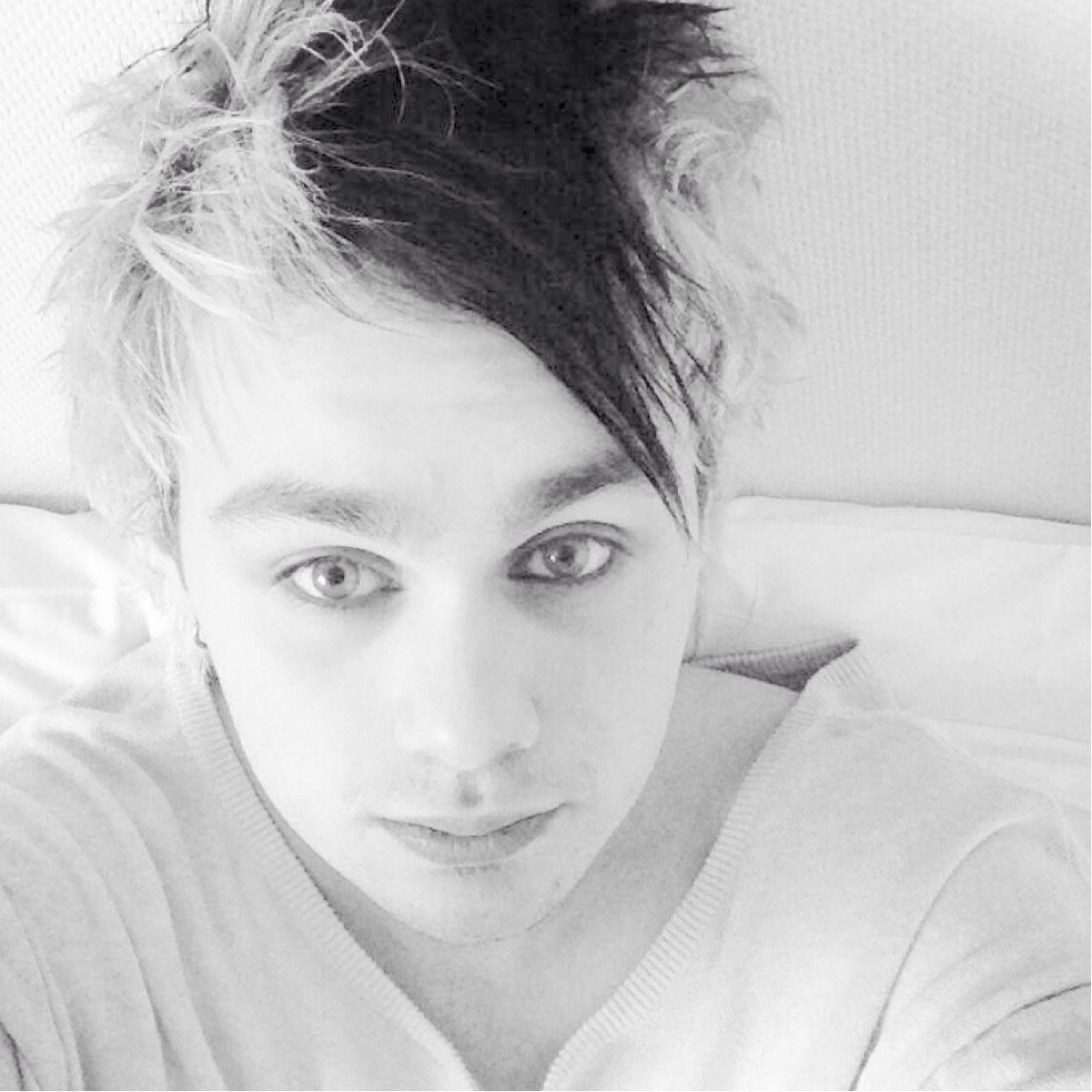 Heey i motherfuckers follow @barakats5sos if you don't you won't get any oreos.