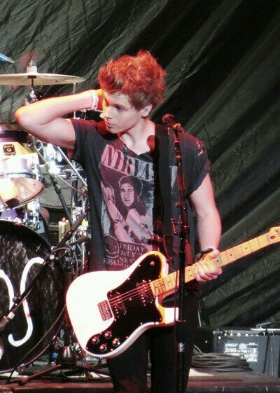 i love luke hemmings bye