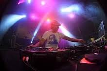 sou dj amo musica eletronica e gosto de festa