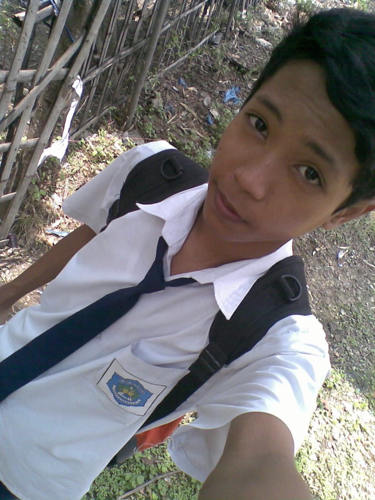 yg galau, yg bimbang, yg lainnya, follow akun ini, di jamin ktwa, yah, palinggak senyum dikit yo, :D